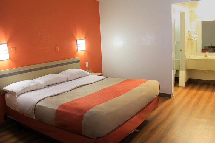 Room 12 of 26