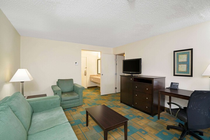 Room 13 of 36