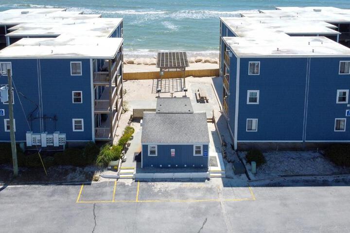 Embrace Oceanfront Elegance: Book Your Stay at Sunrise Oasis