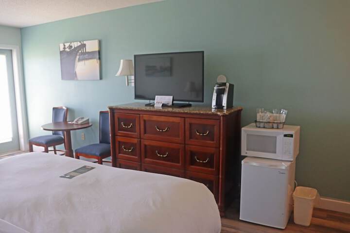 Room 83 of 199