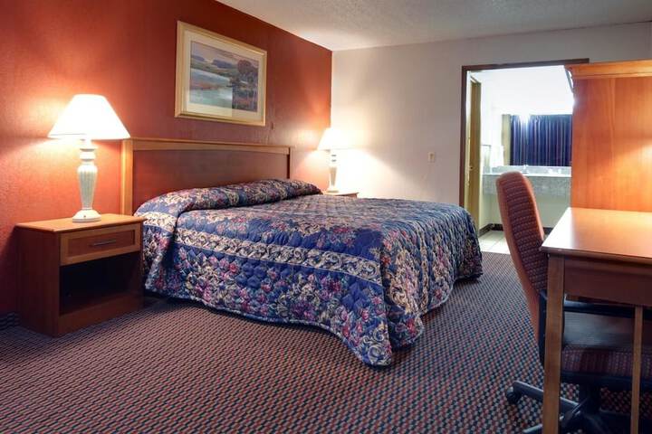 Room 6 of 11