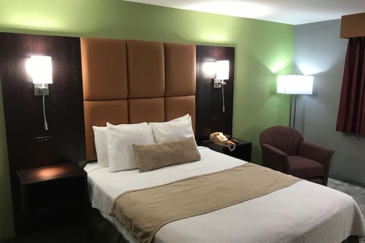 Room 10 of 27