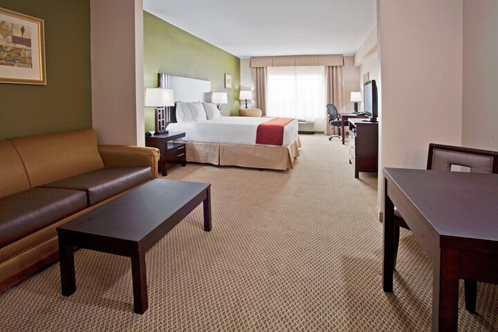 Room 25 of 38