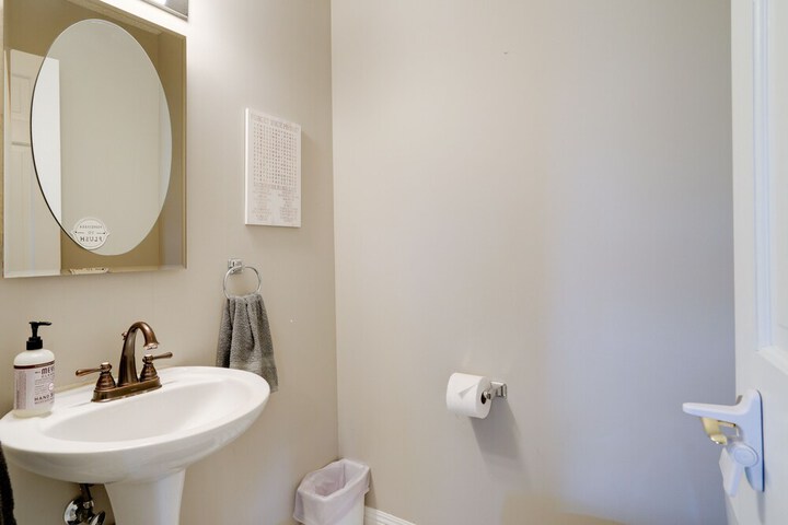 Family Minnesota Vacation Rental w / Balcony