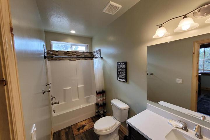 East Zion Trails Retreat-Hot tub Resort Amenities, Exceptional