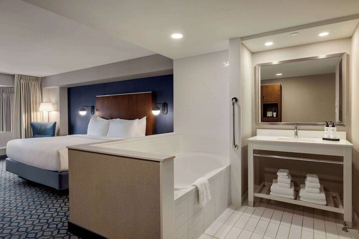 Room 53 of 76