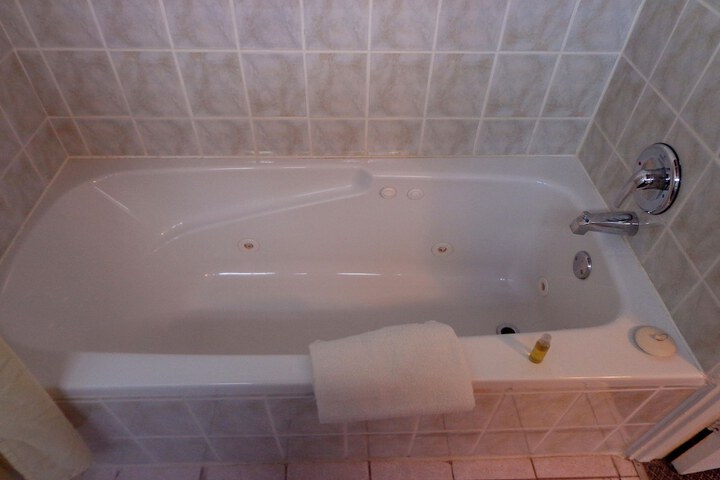 Hot Tub 73 of 82