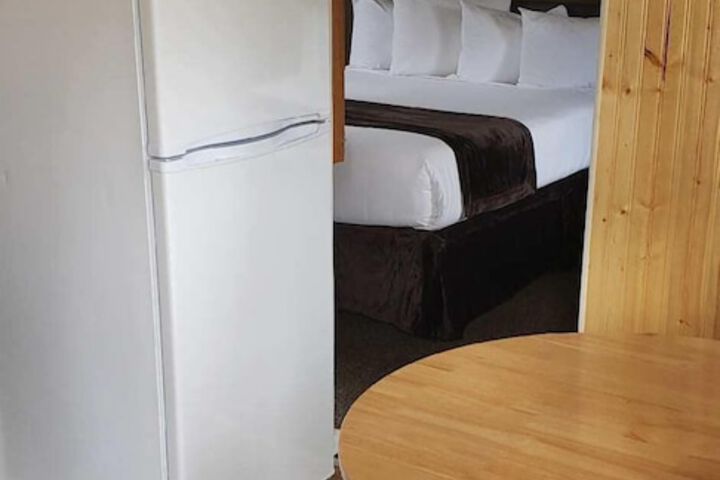 Lamplighter Cabins & Suites