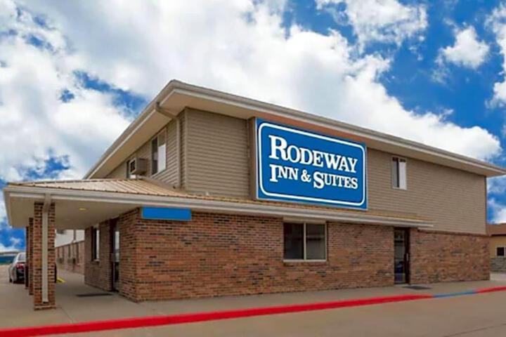 Rodeway Inn & Suites