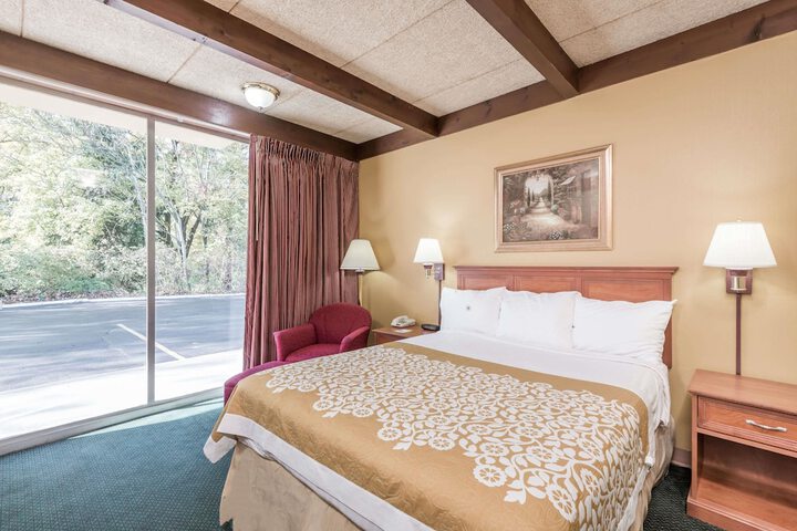 Days Inn by Wyndham Niles