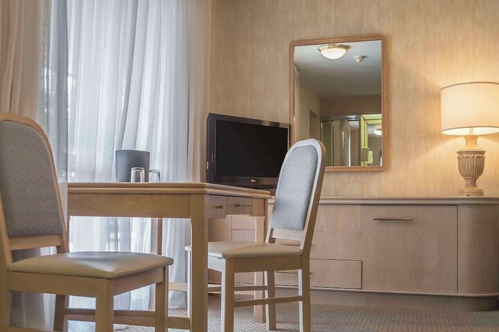 Room 16 of 28