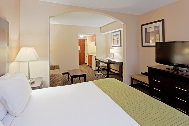 Room 6 of 32