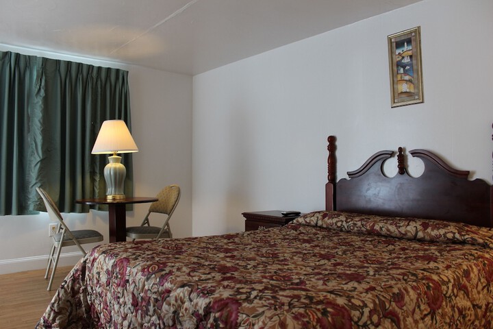 Room 17 of 38
