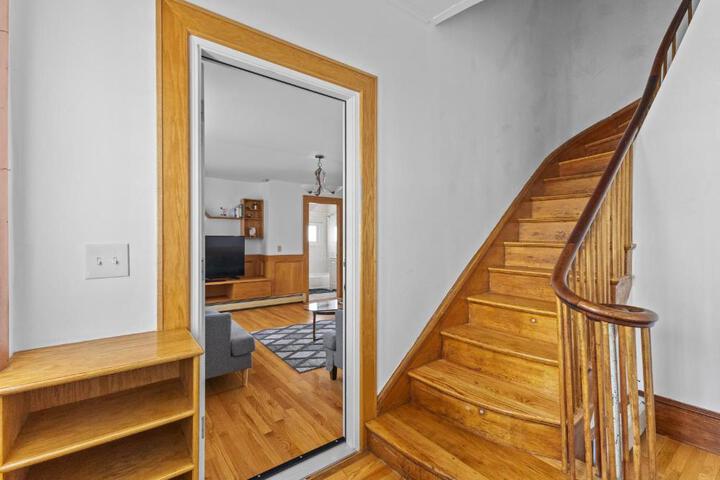 17-19Cozy & Spacious 6BR home in Malden with window AC and free parking