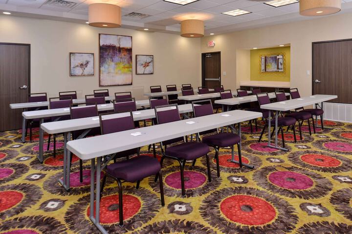 Hampton Inn & Suites Dallas Market Center