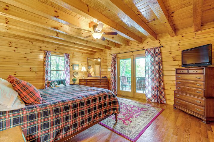 Hike Fish & Golf: Burnsville Retreat w / Deck!