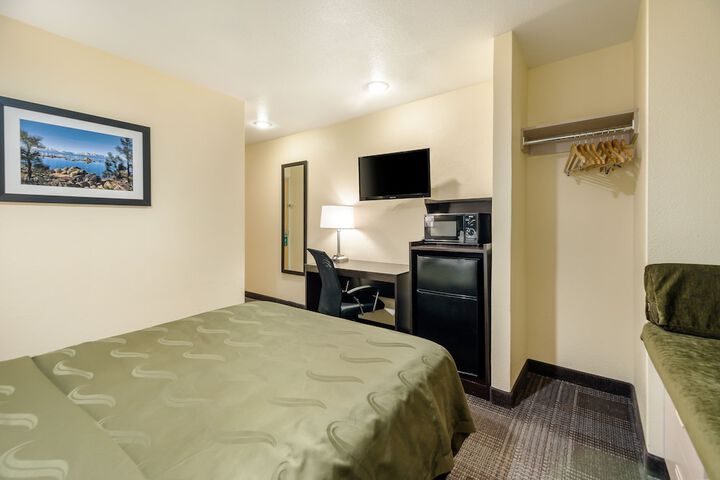 Room 33 of 40
