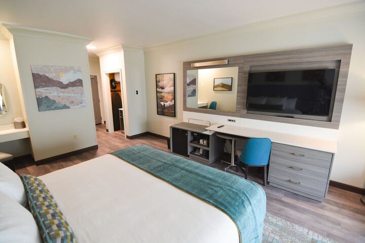 Room 8 of 28