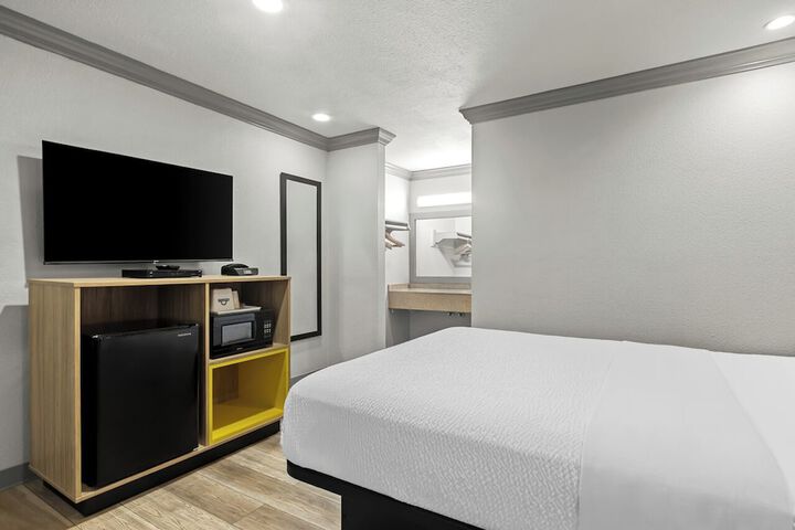 Days Inn by Wyndham San Francisco S / Oyster Point Airport