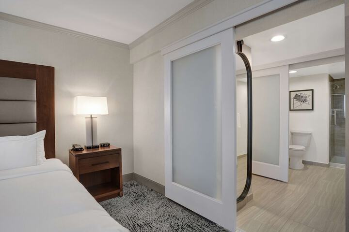 Room 45 of 131
