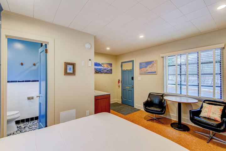 Room 46 of 102