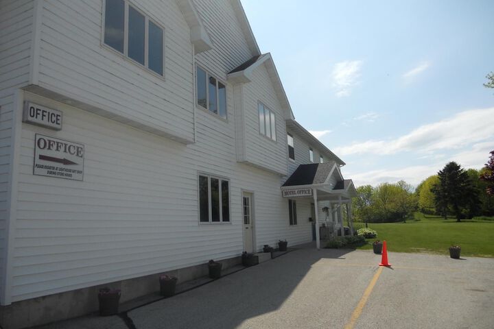 Coho Motel and Suites