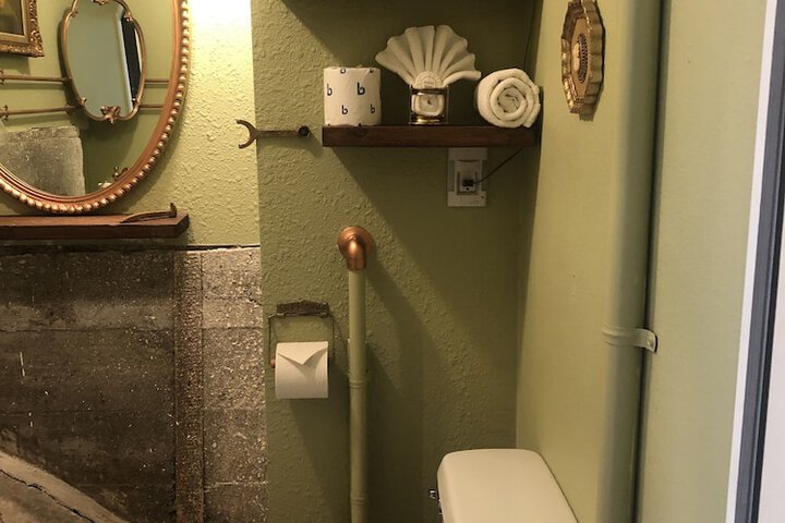 Room 30 of 38