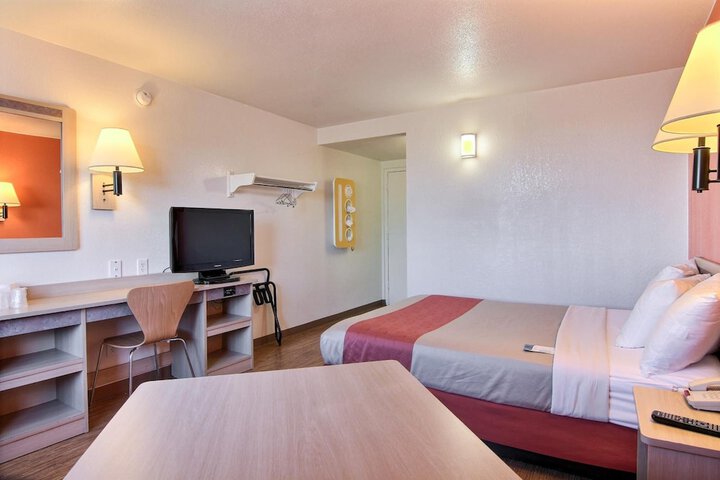 Room 33 of 52