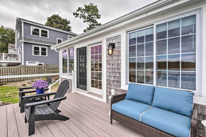 Charming Bristol Cottage w / Private Beach!