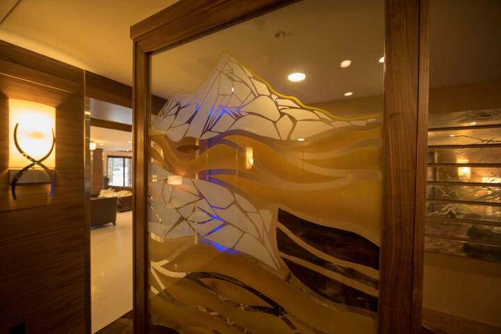 Hotel Interior 22 of 135