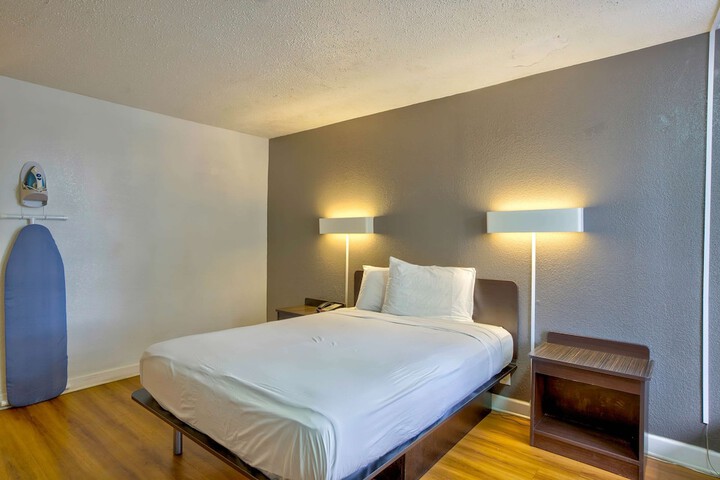 Room 16 of 40