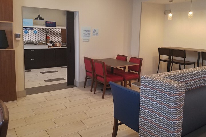 Holiday Inn Express Irwin (PA TPK Exit 67) by IHG