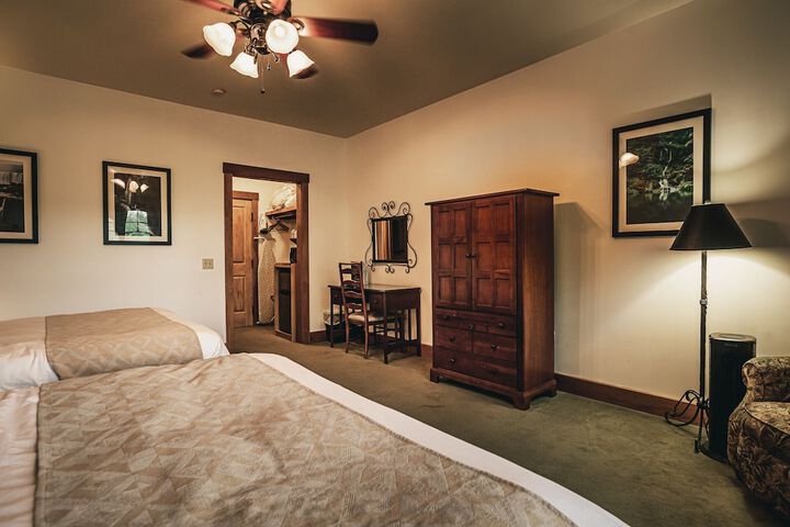 Room 103 of 136