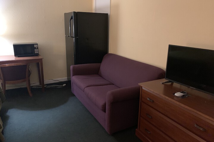 Room 4 of 33