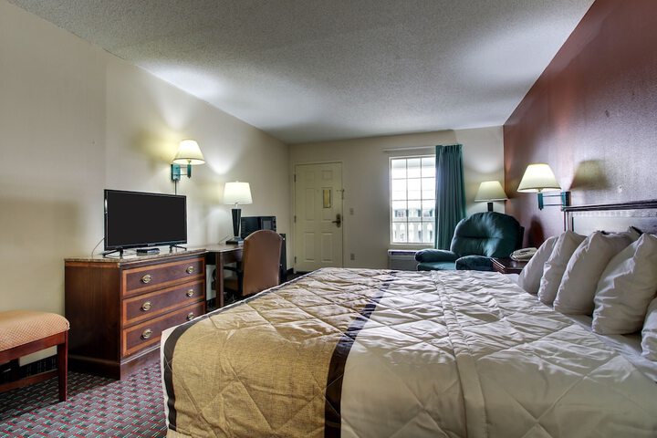 Room 13 of 19