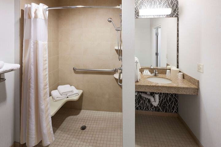 Room 12 of 40