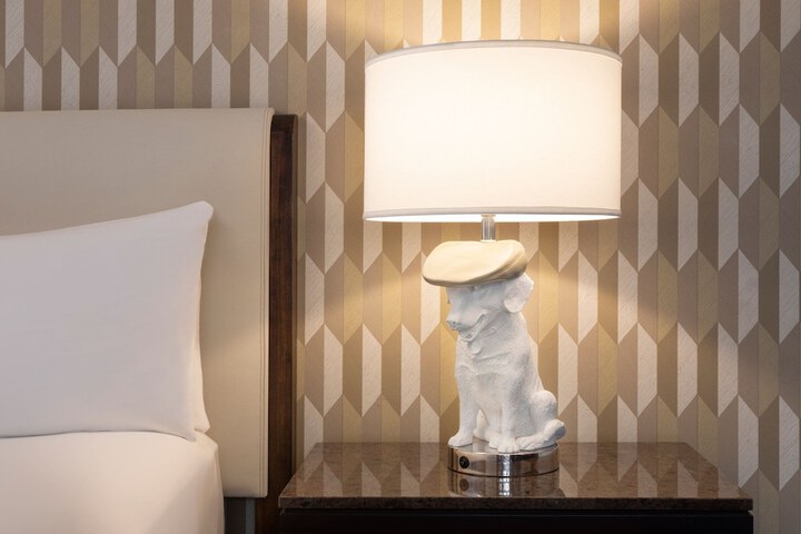 Room 15 of 76