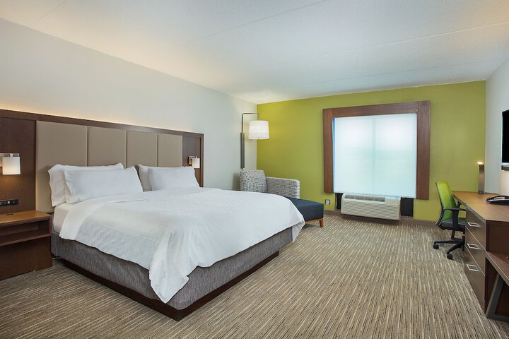 Room 12 of 28