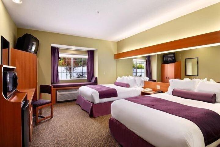 Room 13 of 28