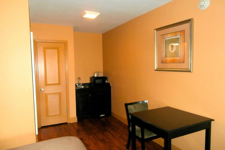 Room 27 of 42