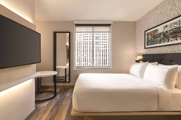 Room 70 of 96