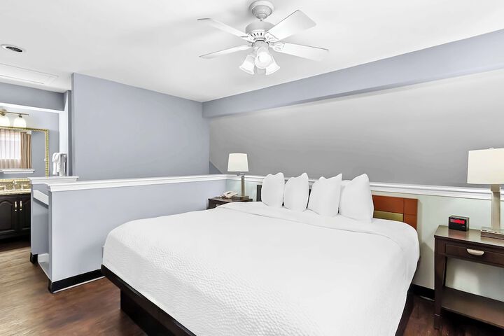 Room 18 of 38