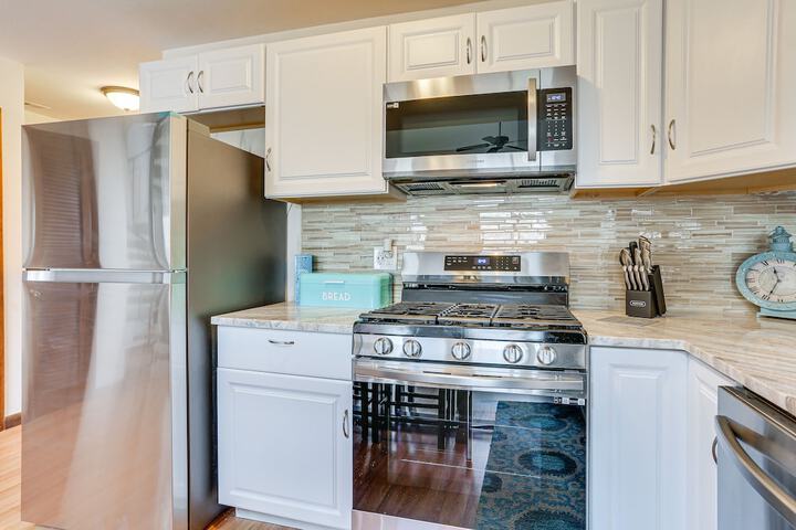 Vernon Township Condo w / Balcony Near Ski Lifts!