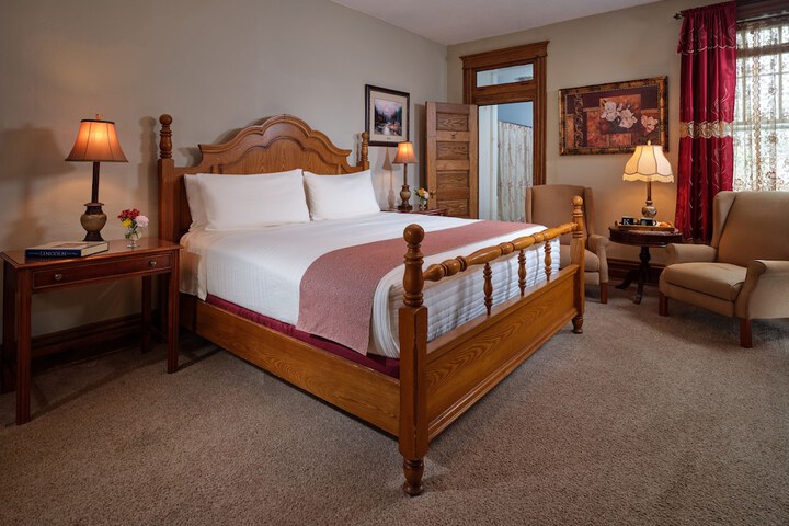 Room 32 of 41