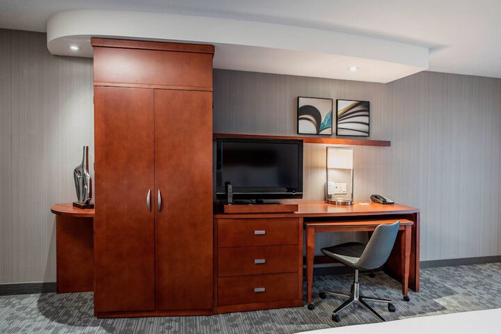 Room 14 of 36