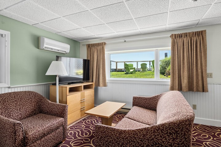 The Corsair & Cross Rip Oceanfront Resort