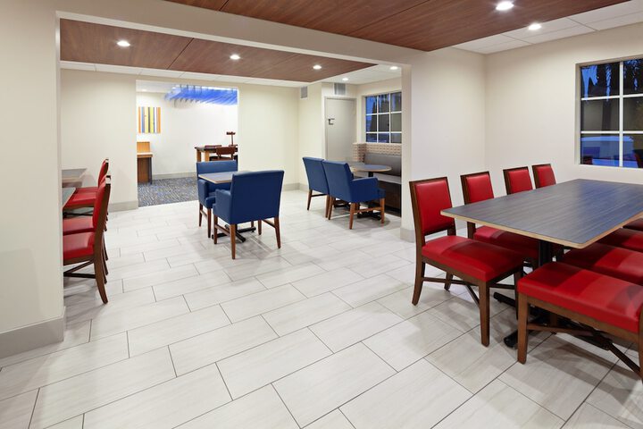 Holiday Inn Express Hotel & Suites San Diego-Escondido by IHG