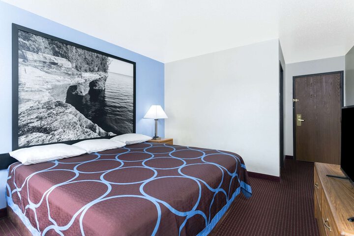 Room 13 of 19