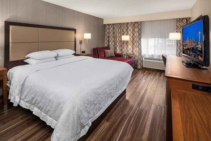 Hampton Inn & Suites Seattle-North / Lynnwood