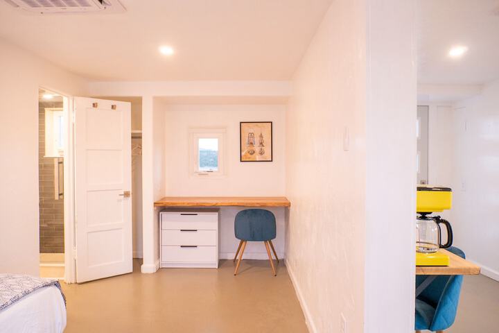 Room 19 of 38